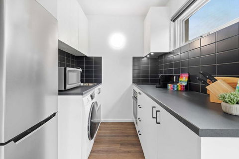 Pristine 1-Bed Unit Moments From Royal Park - Tourism Brisbane 2