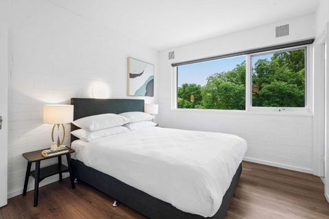 Pristine 1-Bed Unit Moments From Royal Park - Tourism Brisbane 3