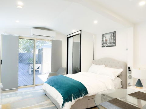 Private, Local Living Studio In Mascot, Airport - Brisbane Tourism 0