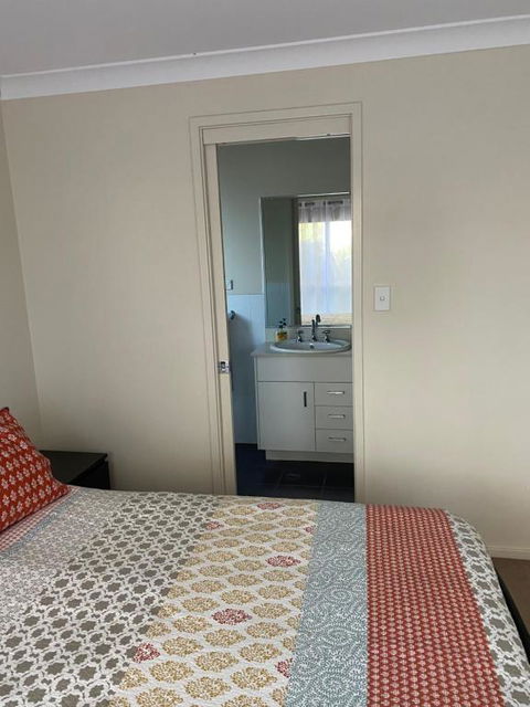 Private Room With Ensuite And Parking Close To Wollongong CBD - Tourism Brisbane 2