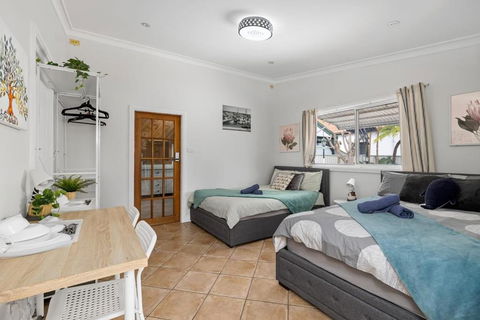 Quadruple Ensuite Room - Nearby Stations & Shops - Brisbane 4u 0