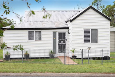 Quaint 2 Bedroom Fully Furnished Cottage - Brisbane 4u 0