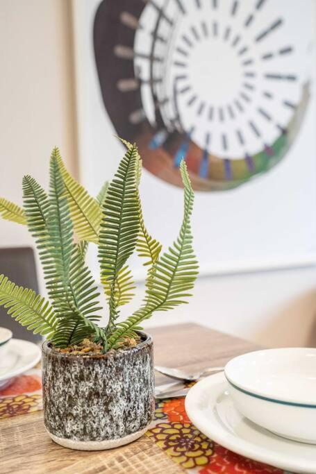 Quaint Auchenflower 1B1B Apt W Parking Close To UQ - Tourism Brisbane 2