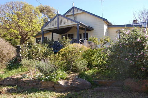 Quaint Cottage Nestled Amongst The Trees - Brisbane 4u 0