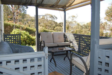 Quaint Cottage Nestled Amongst The Trees - Brisbane 4u 2