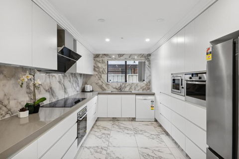 Quaint Double Room - Centrally Located At Glenfield - Shared Bathroom - Brisbane Tourism 3