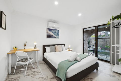 Quaint Double Room - Centrally Located At Glenfield - Shared Bathroom - Brisbane Tourism 0