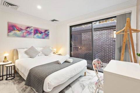 Quaint Double Room - Centrally Located At Glenfield - Shared Bathroom - Brisbane Tourism 1