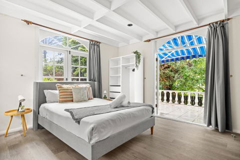 Quaint Queen Room - Convenient Location In Lindfield - Shared Bathroom - Tourism Brisbane 0