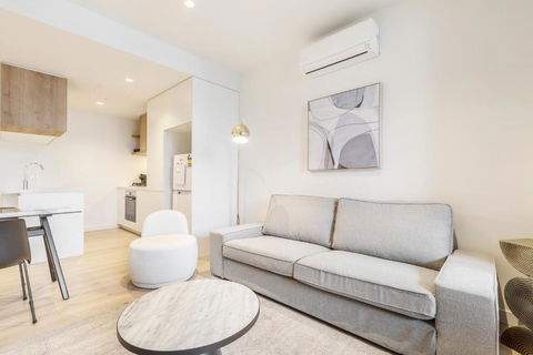 Quaint Stylish Hideout In Trendy South Melbourne - Brisbane 4u 2
