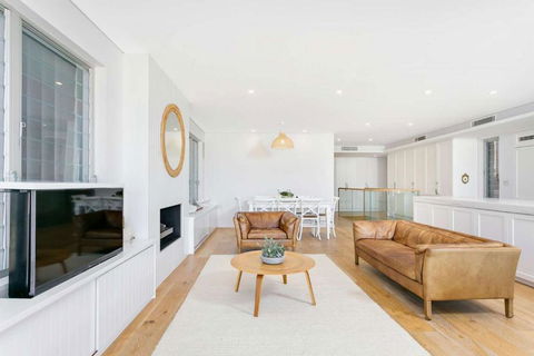 Queenscliff Penthouse - Beachfront - Tourism Brisbane 2