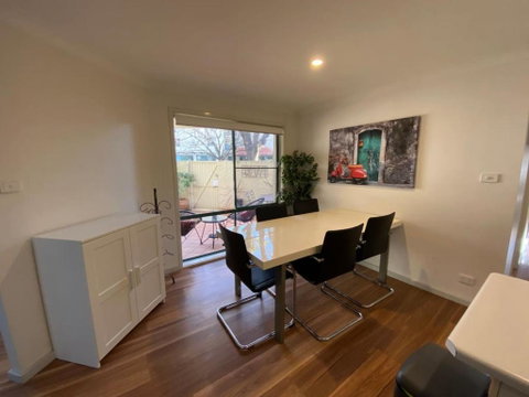 Quiet 2 Bedroom Apt In The Heart Of Old Kingston - Brisbane Tourism 1