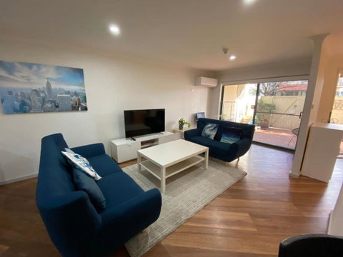 Quiet 2 Bedroom Apt In The Heart Of Old Kingston - Brisbane Tourism 0