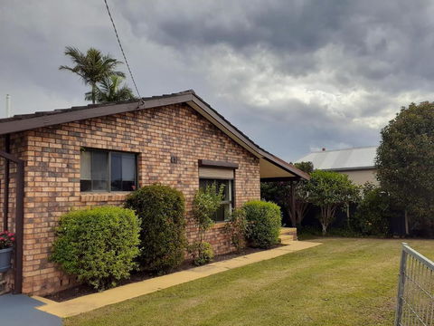 QUIET PROPERTY BY THE RIVER - Brisbane 4u 0