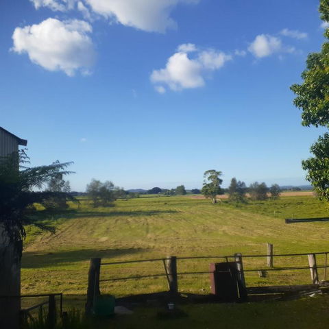 QUIET PROPERTY BY THE RIVER - Brisbane 4u 1