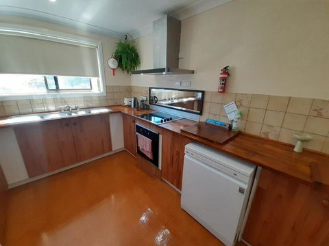 QUIET PROPERTY BY THE RIVER - Brisbane 4u 3
