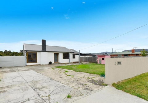 Quiet Room With Off Street Parking In Hobart - Tourism Brisbane 3