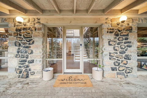 Quigtoo Cottage - Beautiful 4BR Stone Cottage L WiFi L Bath L Garden - Tourism Brisbane 1