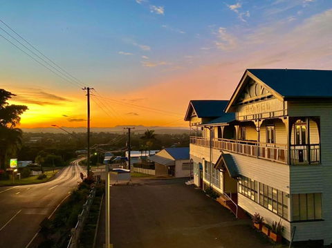 Railway Hotel - Tourism Brisbane 0