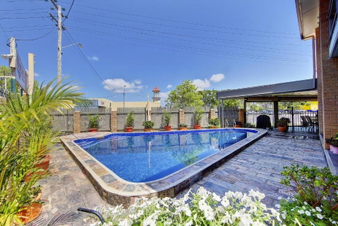 Raintree Motel - Brisbane Tourism 1