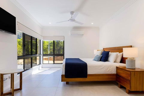 Raphari At The Cove - A Stunning Poolside Escape - Tourism Brisbane 2