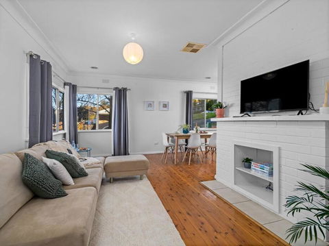 Read Place Retreat - Tourism Brisbane 1