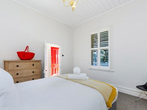 Red Door At Wishart - Tourism Brisbane 1