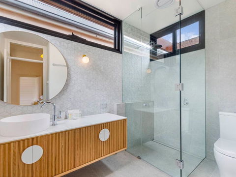 Red Door At Wishart - Tourism Brisbane 3