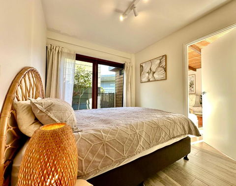 Private Access Retreat 1 Queen Bedroom W Stunning Pool And Ocean Views - Tourism Brisbane 2