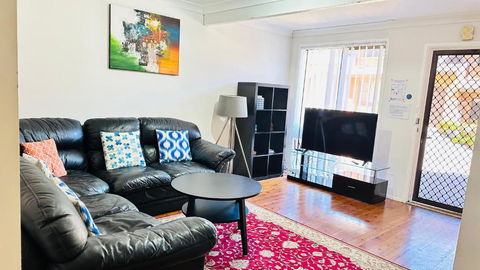 Quiet Family Townhouse In Wollongong CBD - Tourism Brisbane 1