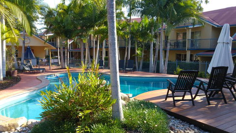At Beach Court Holiday Villas - Brisbane Tourism 1