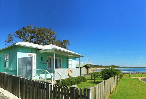 Aurora Beachfront Cottage - Tourism Brisbane 0