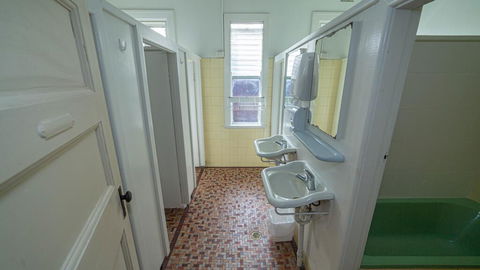 Australian Hotel - Tourism Brisbane 0