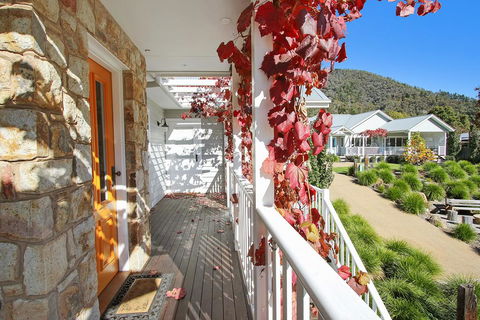 Autumn Home - Our Place At Bright - Brisbane Tourism 1