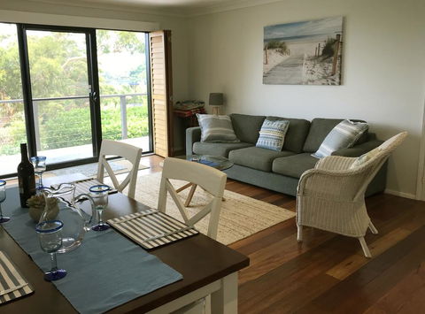 Avalon Seashells 2 Bedroom Apartment With Pool - Brisbane Tourism 2