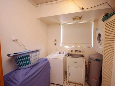 Avilla Court 2 - Brisbane Tourism 3