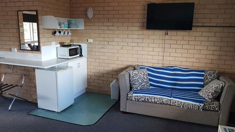 Avlon Gardens Motel - Tourism Brisbane 1
