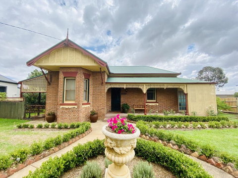 Avoca House - Circa 1900 Gorgeous Federation Home - Brisbane Tourism 0