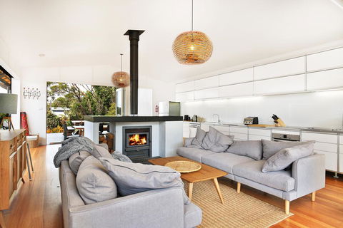 Ayana Beach House - Pet Friendly - Opposite Beach - Tourism Brisbane 1