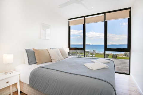 Azure Absolute Beachfront - Pet Friendly - Brisbane Tourism 3