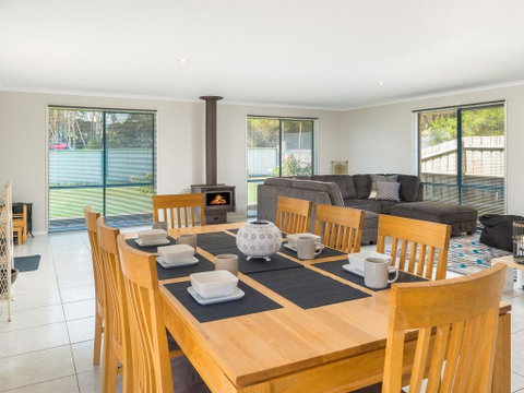 Back Beach Retreat - Tourism Brisbane 1