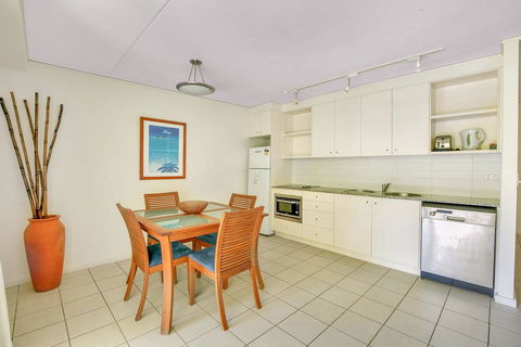 Baden 61 - Rainbow Shores, Air Conditioned Unit, Walk To Beach, Pool, Tennis Court - Tourism Brisbane 3