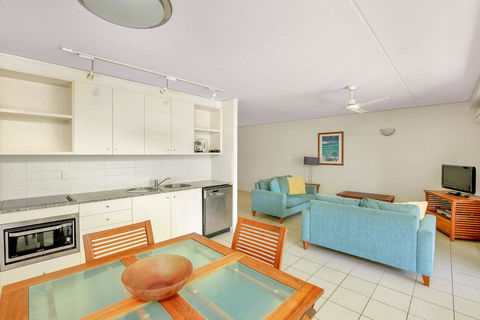 Baden 61 - Rainbow Shores, Air Conditioned Unit, Walk To Beach, Pool, Tennis Court - Tourism Brisbane 0