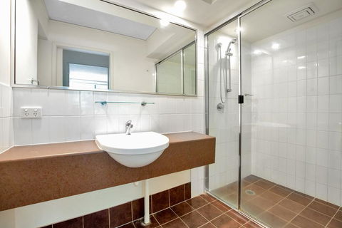 Baden 61 - Rainbow Shores, Air Conditioned Unit, Walk To Beach, Pool, Tennis Court - Tourism Brisbane 2