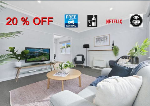BALLARAT CLOSE 2 CBD + HOSPITAL+3BR HOME+NETFLIX + WiFi + Gift - Brisbane 4u 0