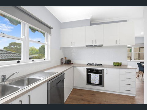 BALLARAT CLOSE 2 CBD + HOSPITAL+3BR HOME+NETFLIX + WiFi + Gift - Brisbane 4u 3