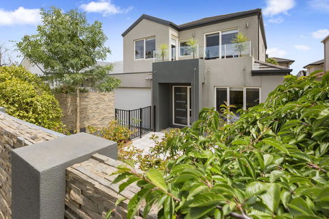 BANGALOW - MORNINGTON - Tourism Brisbane 0
