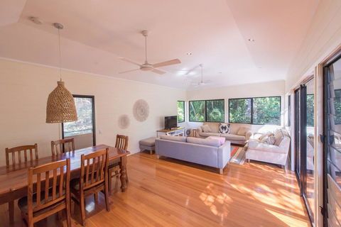 Banksia - Tourism Brisbane 0