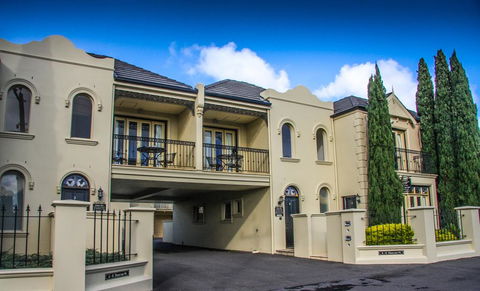Banyan Place - Tourism Brisbane 0