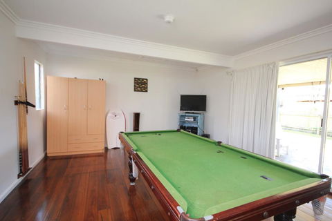 BANYANDAH 557 Ocean Drive NH - Brisbane 4u 2